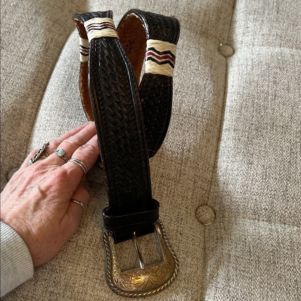 TONY LAMA MENS BLACK SCALLOPED RAWHIDE BELT SIZE 32